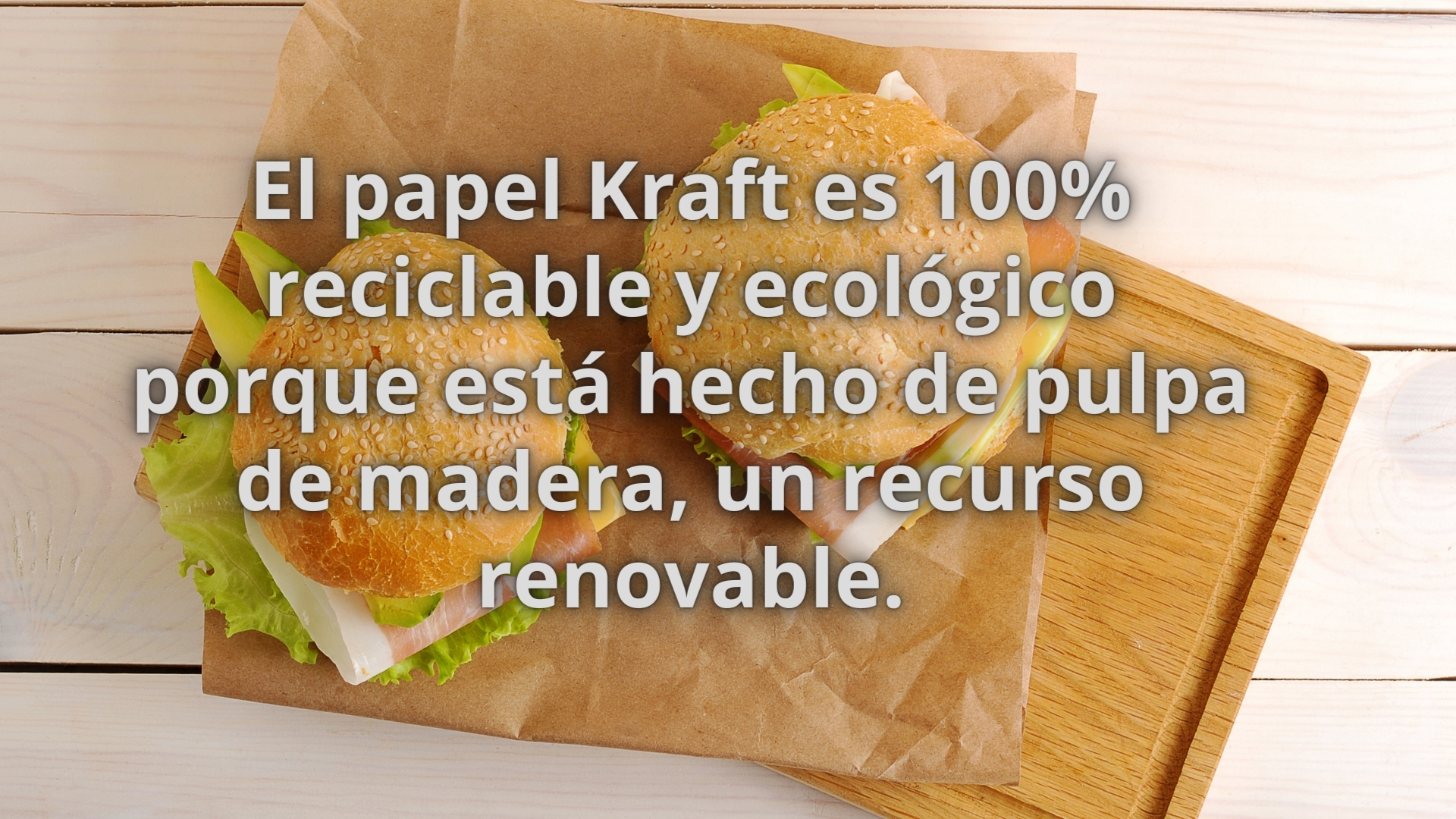 El papel Kraft es 100% reciclable y ecológico porque está hecho de pulpa de madera, un recurso renovable.